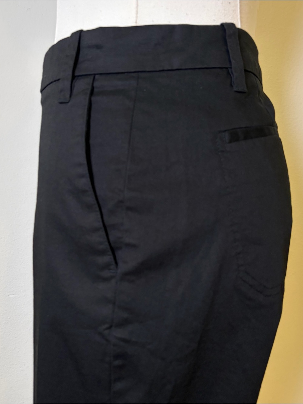 VINCE Black Knee-Length Chino Shorts Sz 4 Modern Minimalist - Picture 9 of 12